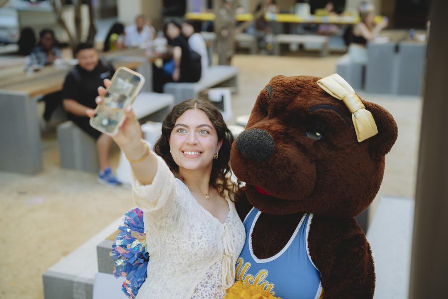 Photo of a student taking a selfie with Josie Bruin.